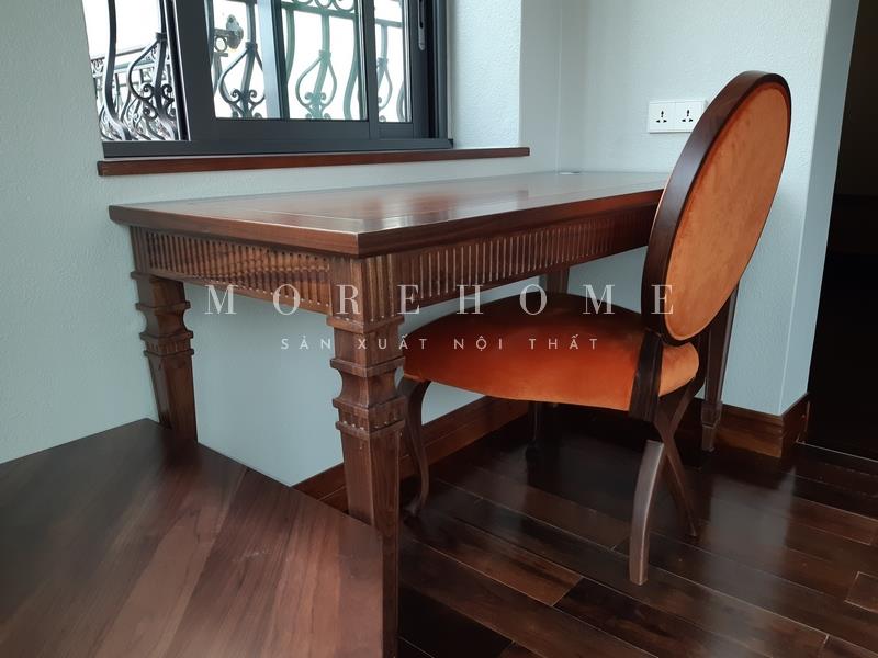 Sử dụng gỗ tự nhiên để thi công nội thất sẽ làm tăng giá trị, tạo nên sự sang trọng, đẳng cấp, cùng với nét chạm khắc tỉ mỉ và tiện nghi thẩm mỹ cao.